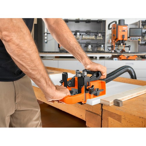 Steg 4: Enhandsgrepp. Fäll ned armen för fixering